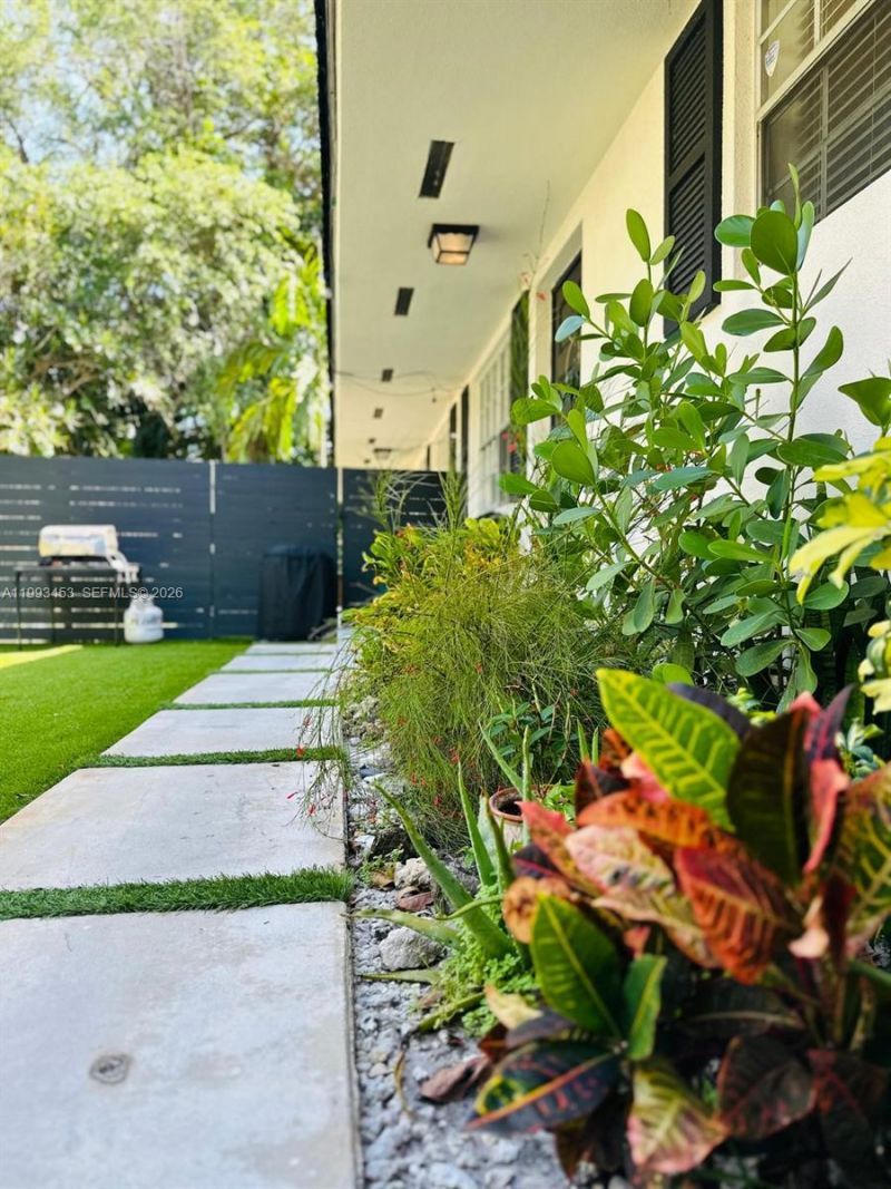 1002 NE 119th St , Unit F, Biscayne Park, FL 33161 Photo