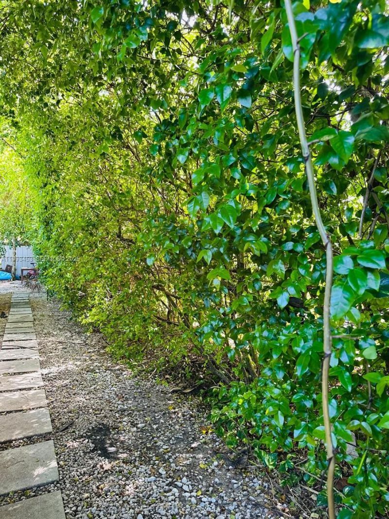 1002 NE 119th St , Unit F, Biscayne Park, FL 33161 Photo