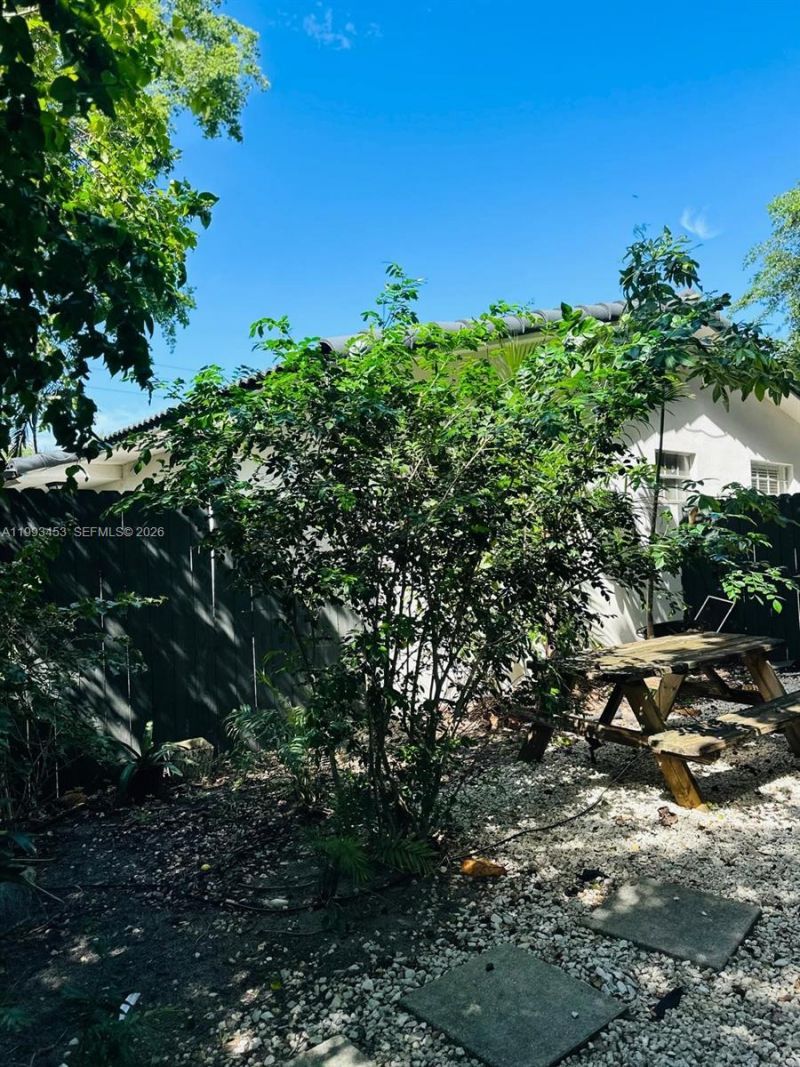 1002 NE 119th St , Unit F, Biscayne Park, FL 33161 Photo