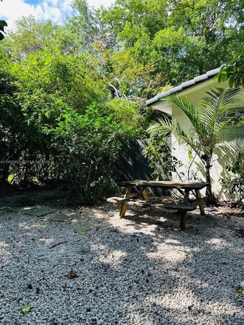 1002 NE 119th St , Unit F, Biscayne Park, FL 33161 Photo