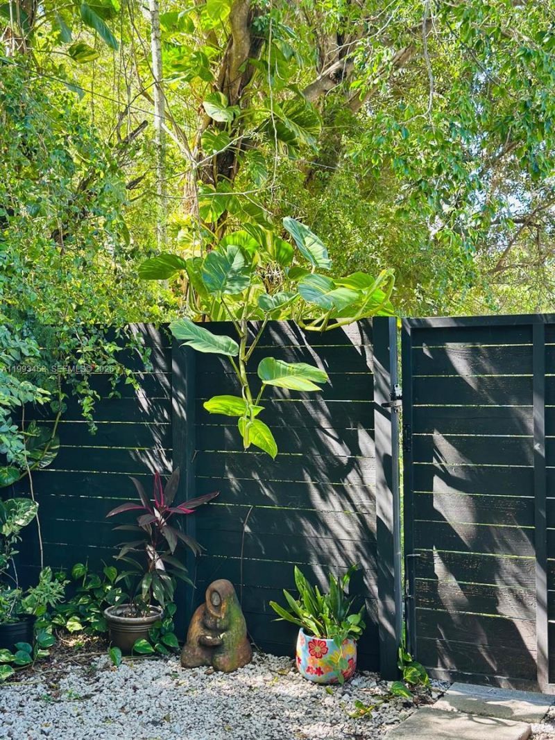 1002 NE 119th St , Unit F, Biscayne Park, FL 33161 Photo