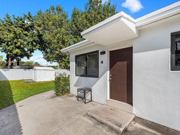 1911 NW 30th St , Unit 4, Miami, FL 33142