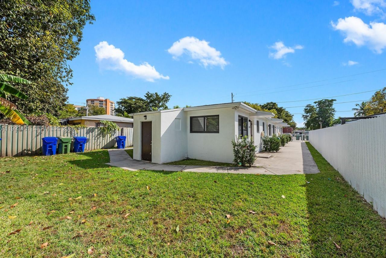 1911 NW 30th St, Unit 4, Miami, FL 33142 Photo