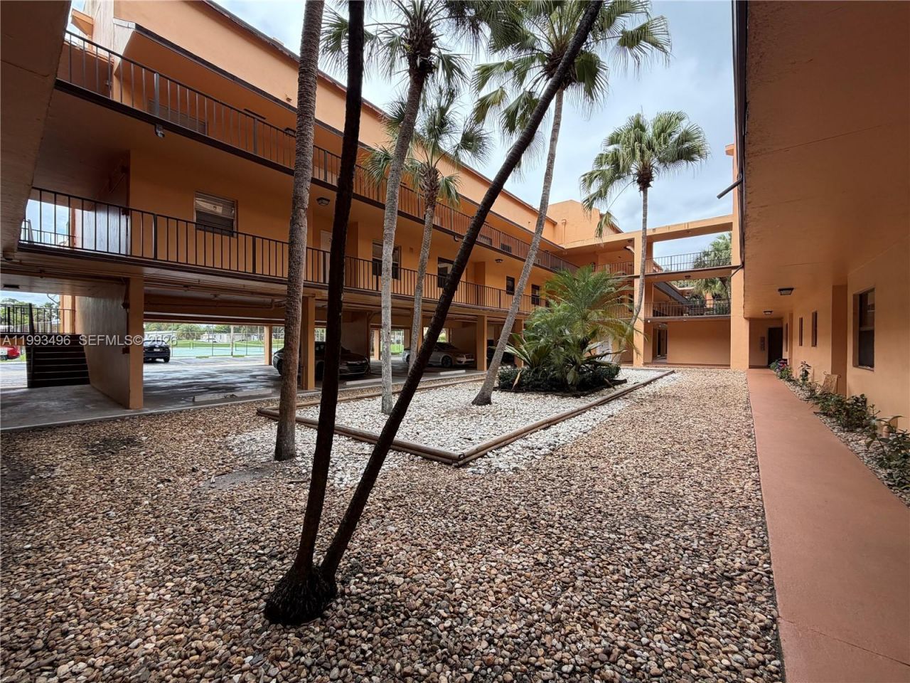 400 Commodore Dr, Unit 101, Plantation, FL 33325 Photo