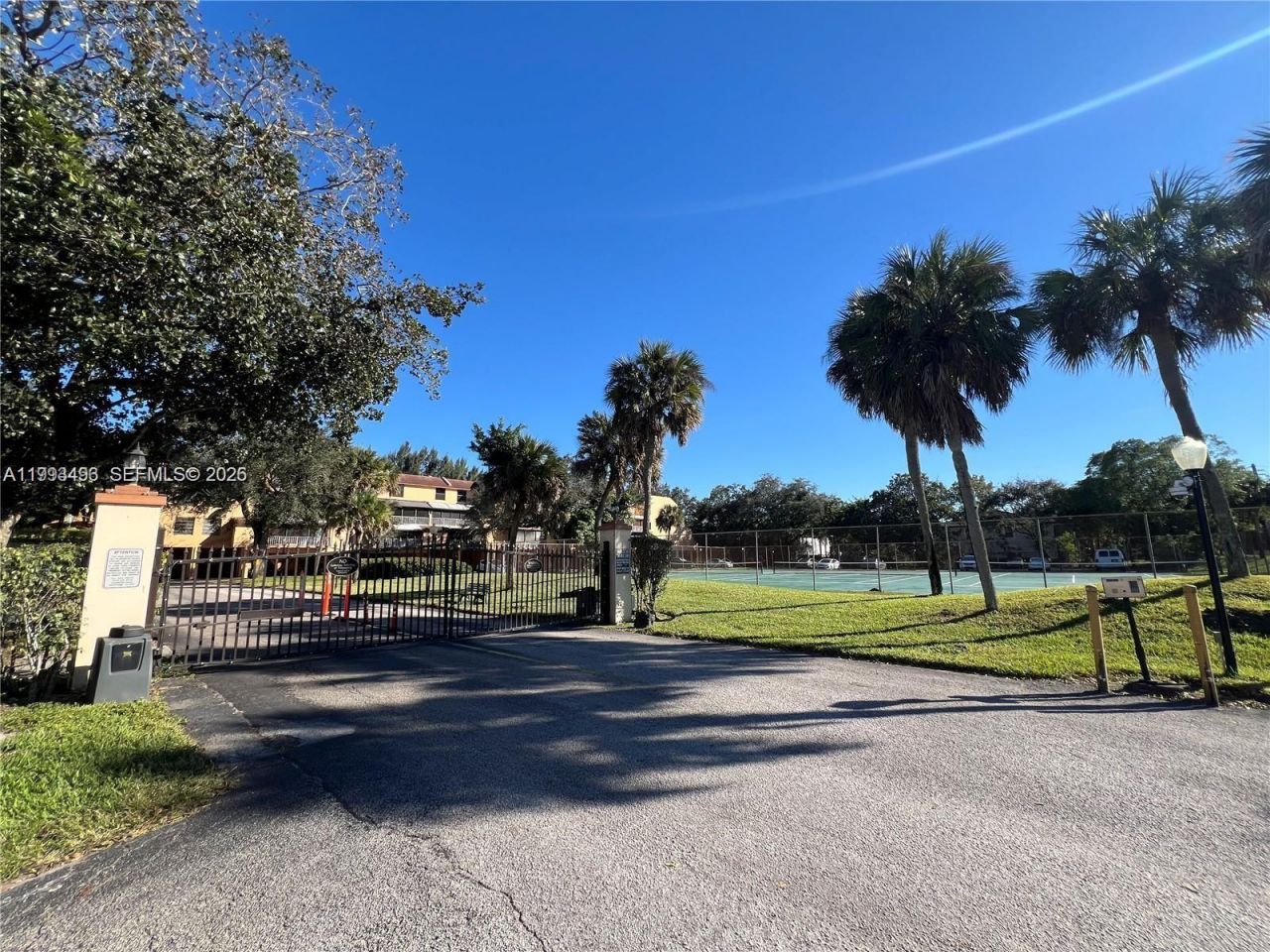 400 Commodore Dr, Unit 101, Plantation, FL 33325 Photo