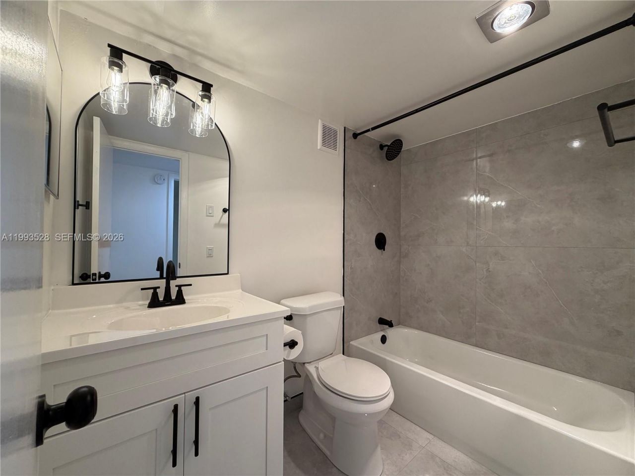 400 Commodore Dr, Unit 101, Plantation, FL 33325 Photo