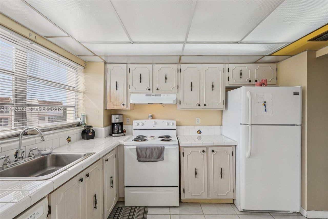 2301 NW 41st Ave, Unit 403, Lauderhill, FL 33313 Photo