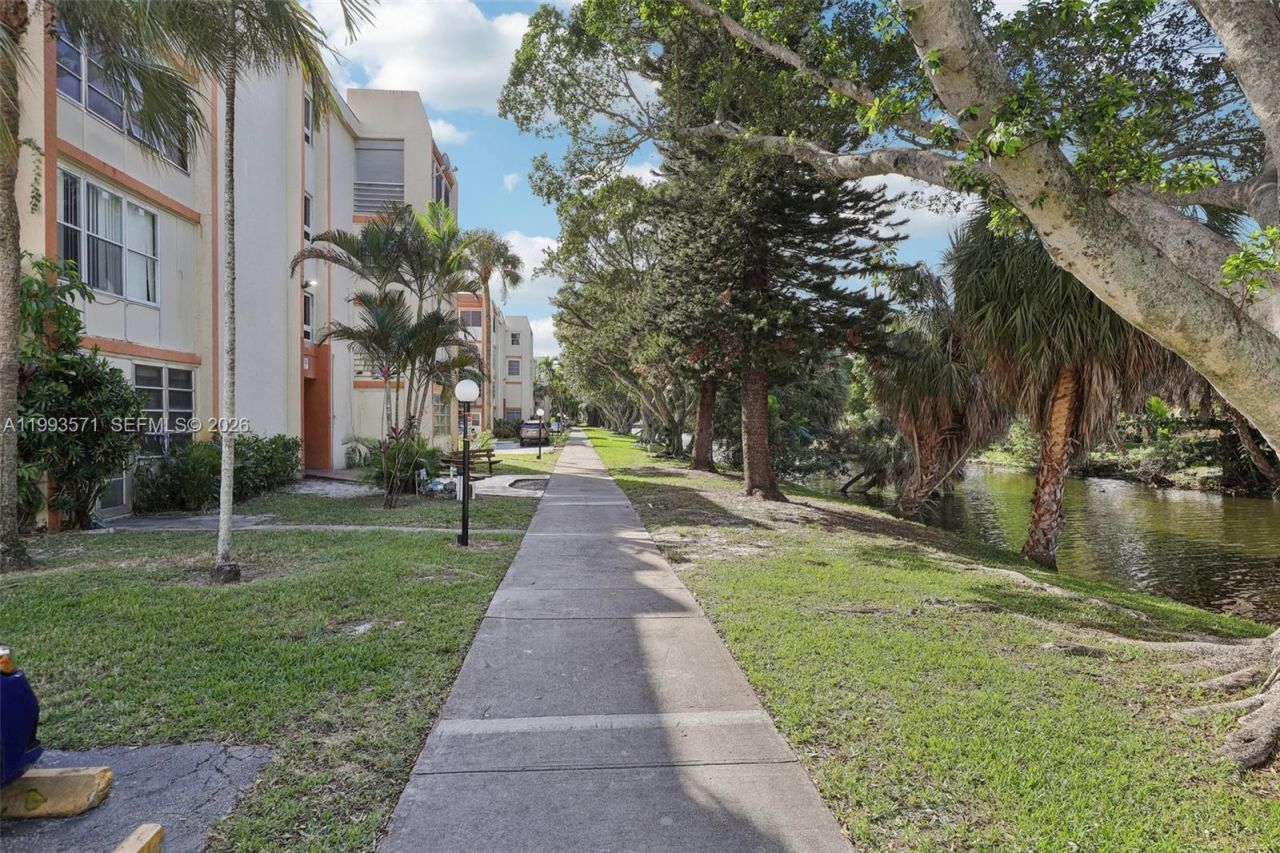 2301 NW 41st Ave, Unit 403, Lauderhill, FL 33313 Photo