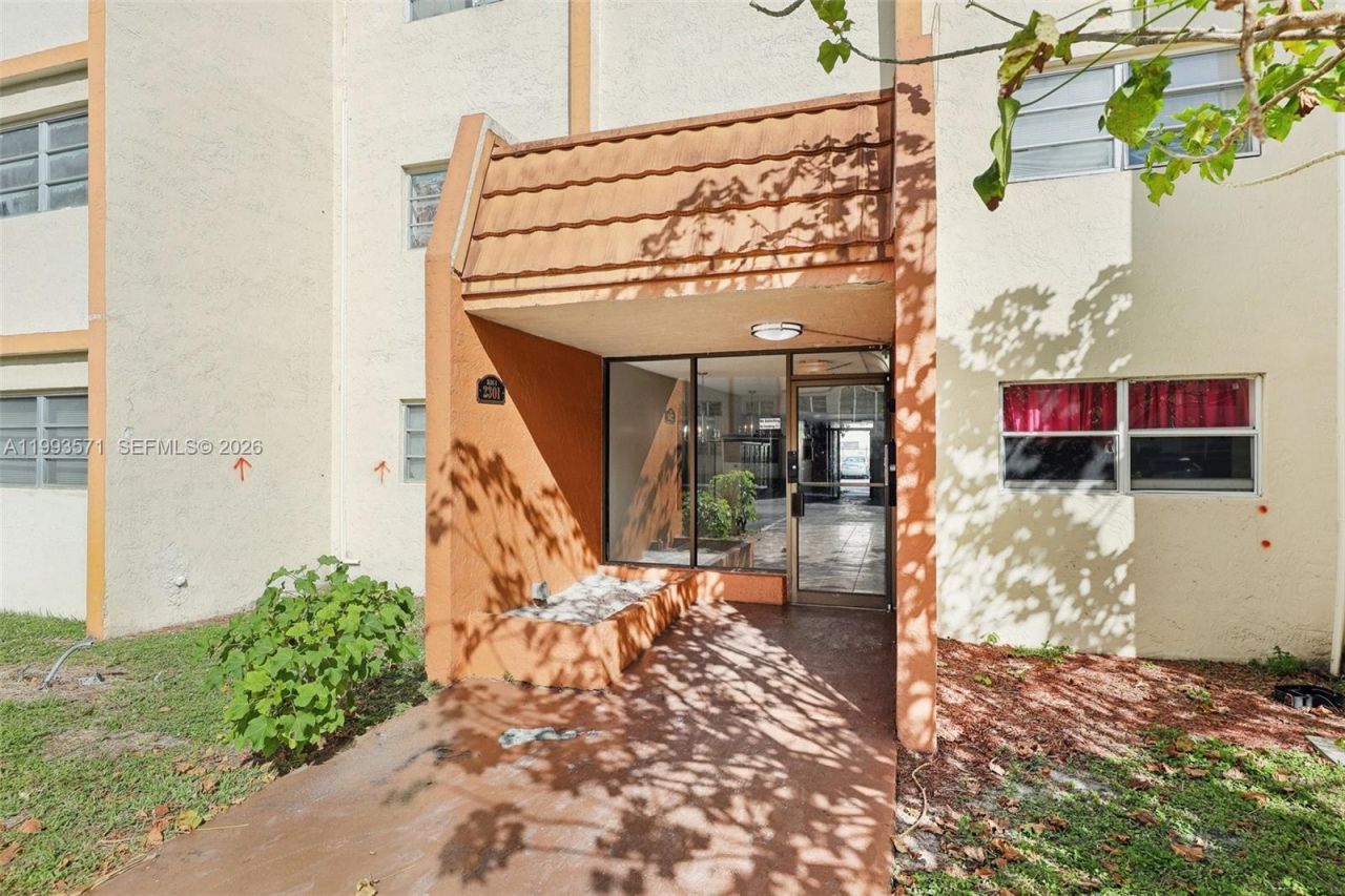 2301 NW 41st Ave, Unit 403, Lauderhill, FL 33313 Photo