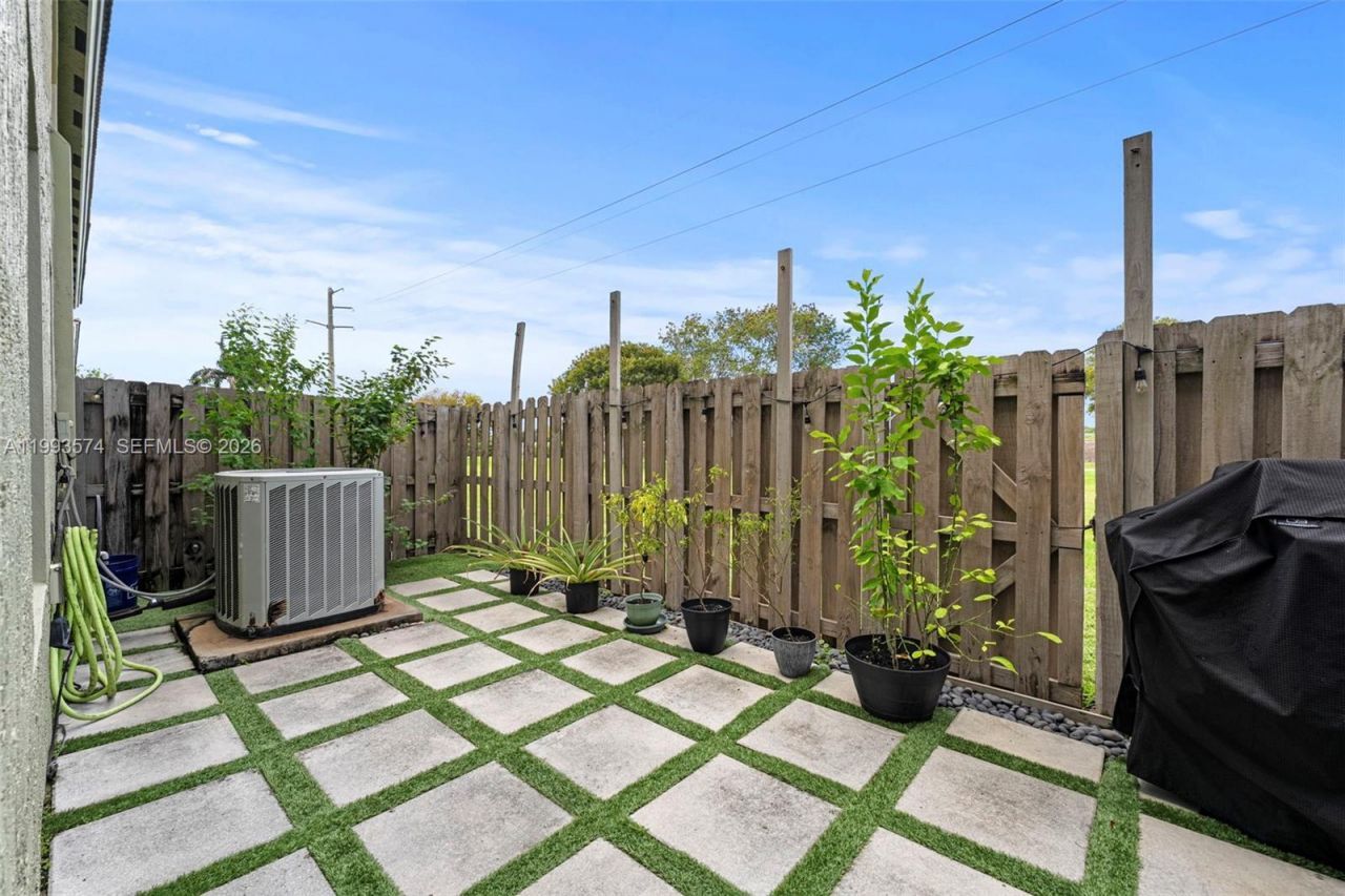 2338 SE 16th Ter, Homestead, FL 33035 Photo