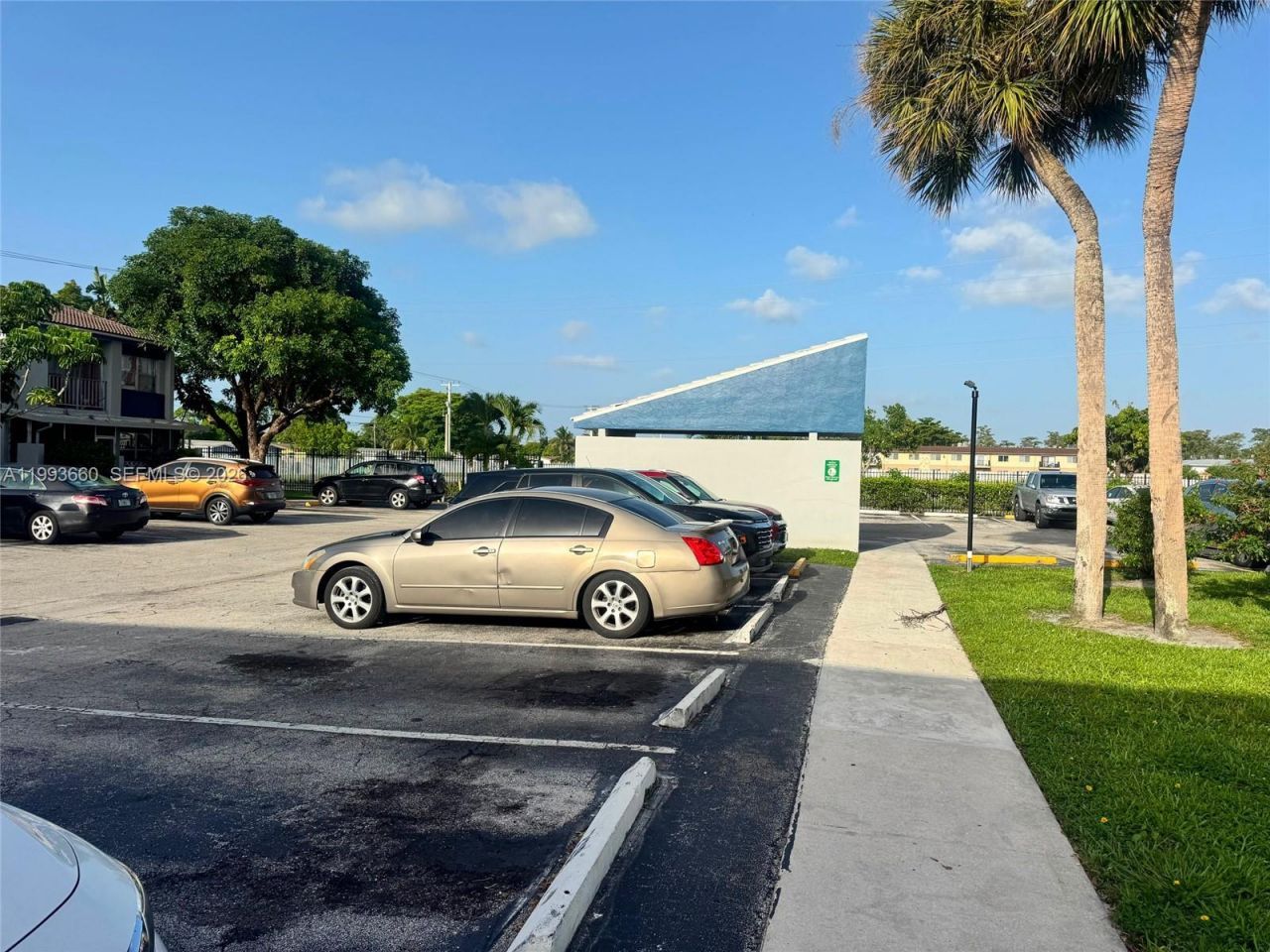 2071 NW 46th Ave, Unit 104I, Lauderhill, FL 33313 Photo
