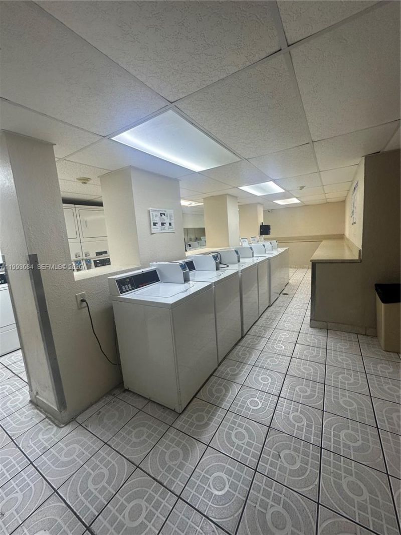 1805 Sans Souci Blvd, Unit 404, North Miami, FL 33181 Photo