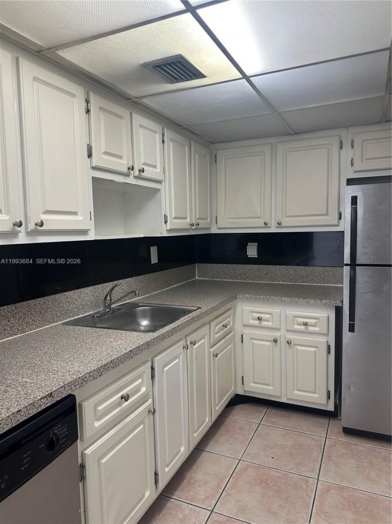 1805 Sans Souci Blvd , Unit 404, North Miami, FL 33181 Photo