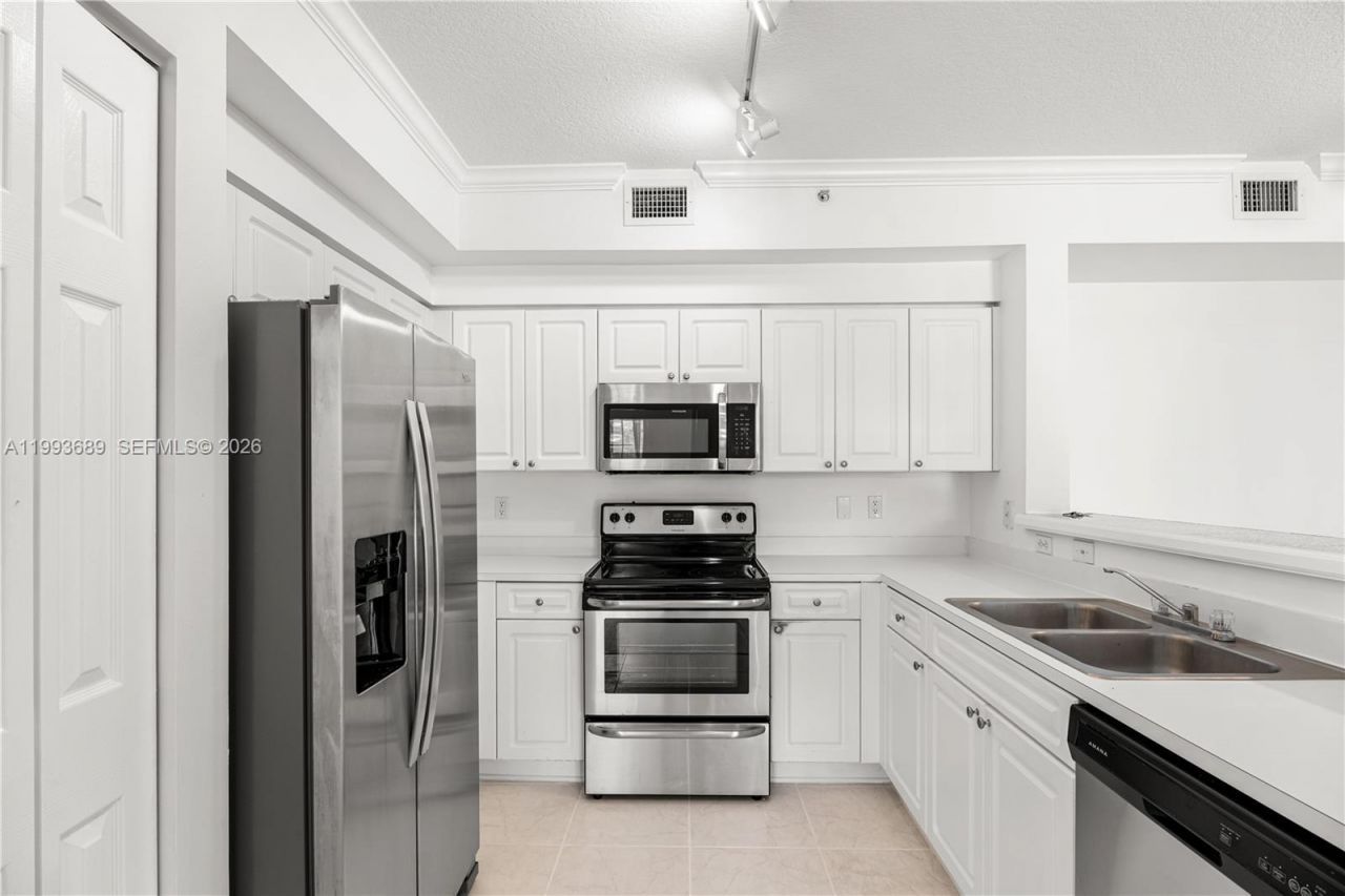 6851 SW 44th St , Unit 305, Miami, FL 33155 Photo