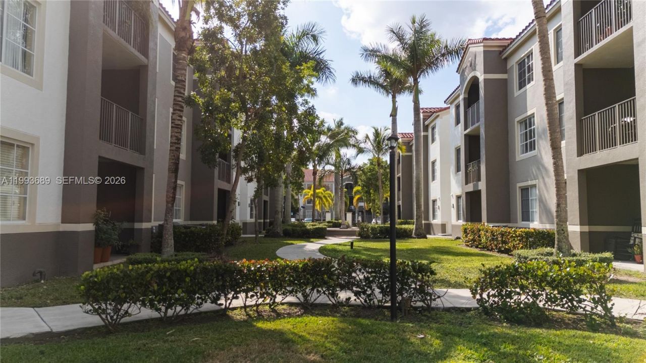 6851 SW 44th St , Unit 305, Miami, FL 33155 Photo