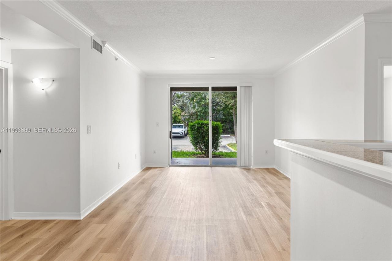 6851 SW 44th St , Unit 305, Miami, FL 33155 Photo