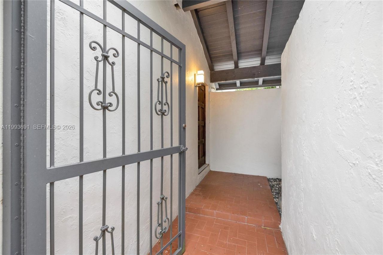 3056 Shipping Ave, Unit 2, Miami, FL 33133 Photo