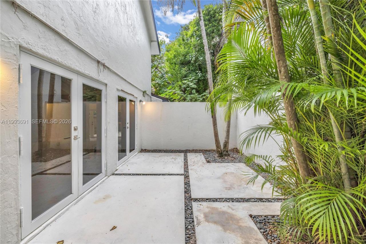 3056 Shipping Ave, Unit 2, Miami, FL 33133 Photo
