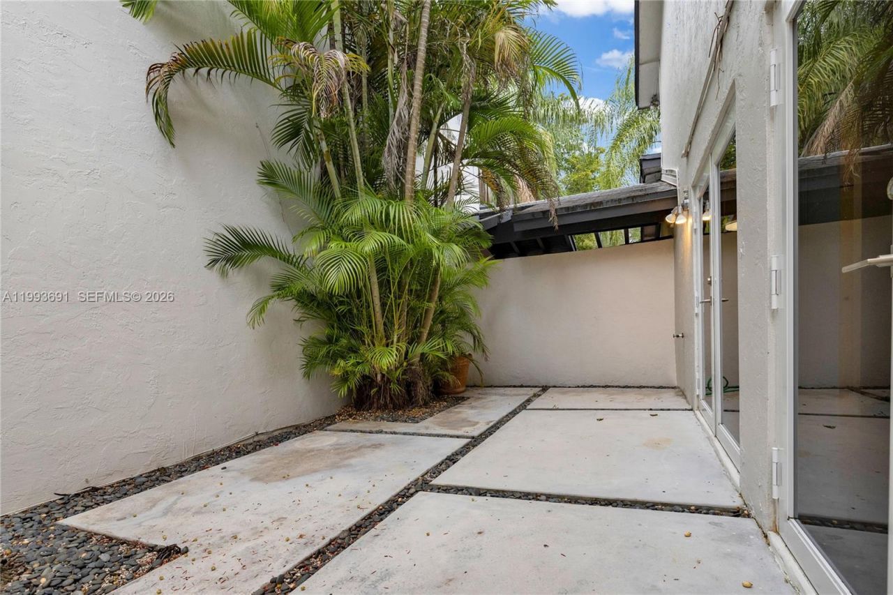 3056 Shipping Ave, Unit 2, Miami, FL 33133 Photo