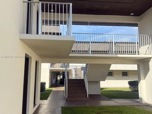 8601 SW 94th St , Unit 125W, Miami, FL 33156