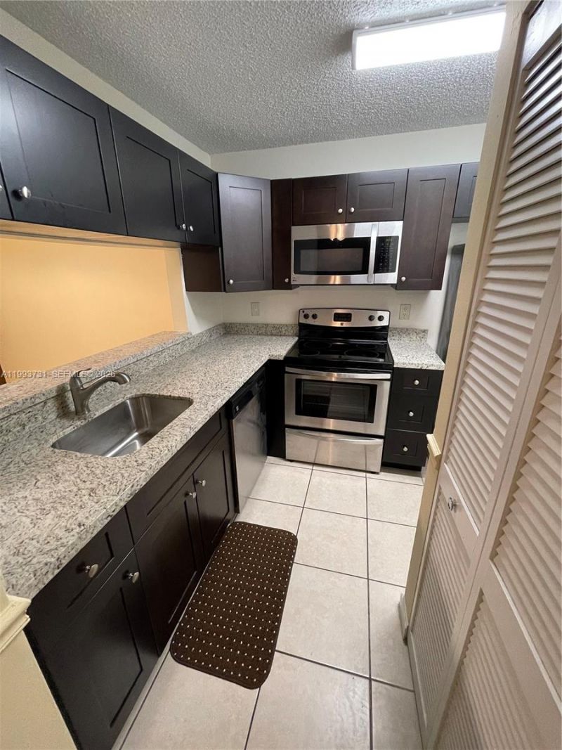 1204 Glenmoor Dr, Unit 1204, West Palm Beach, FL 33409 Photo