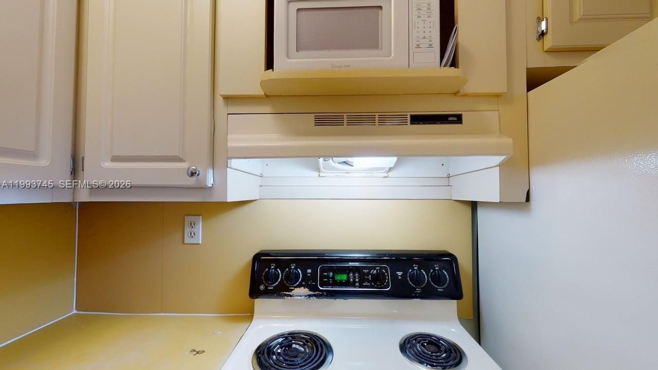 1955 NE 135th St , Unit 301, North Miami, FL 33181 Photo