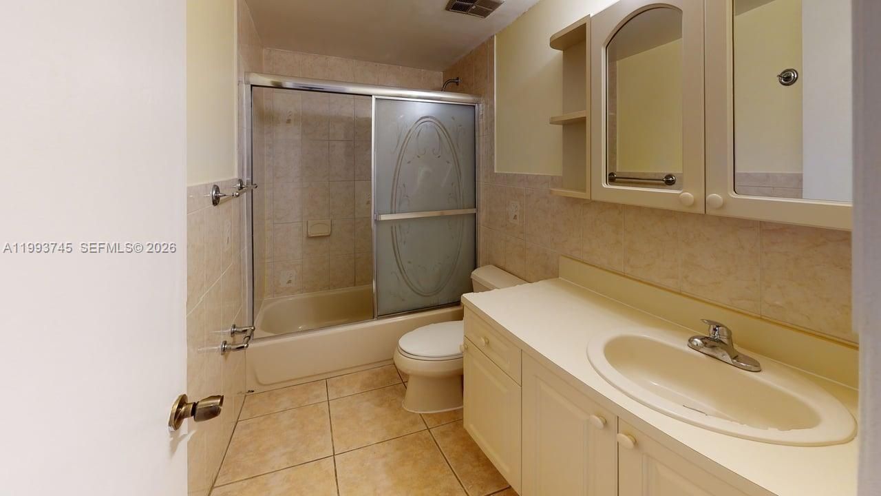 1955 NE 135th St , Unit 301, North Miami, FL 33181 Photo