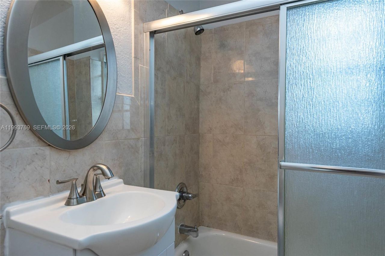 3671 SW 11th St , Unit 9B, Miami, FL 33135 Photo