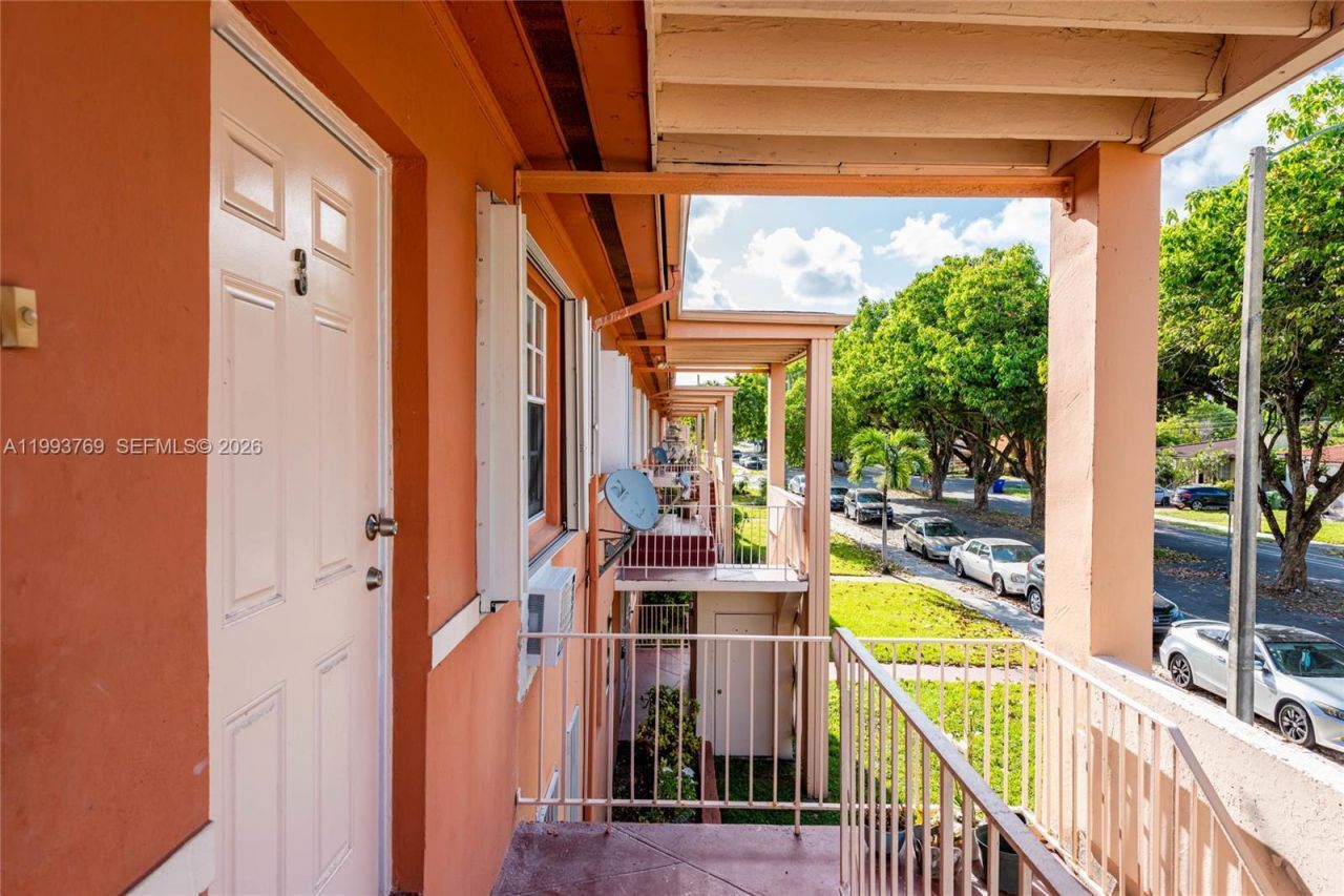 3671 SW 11th St , Unit 9B, Miami, FL 33135 Photo