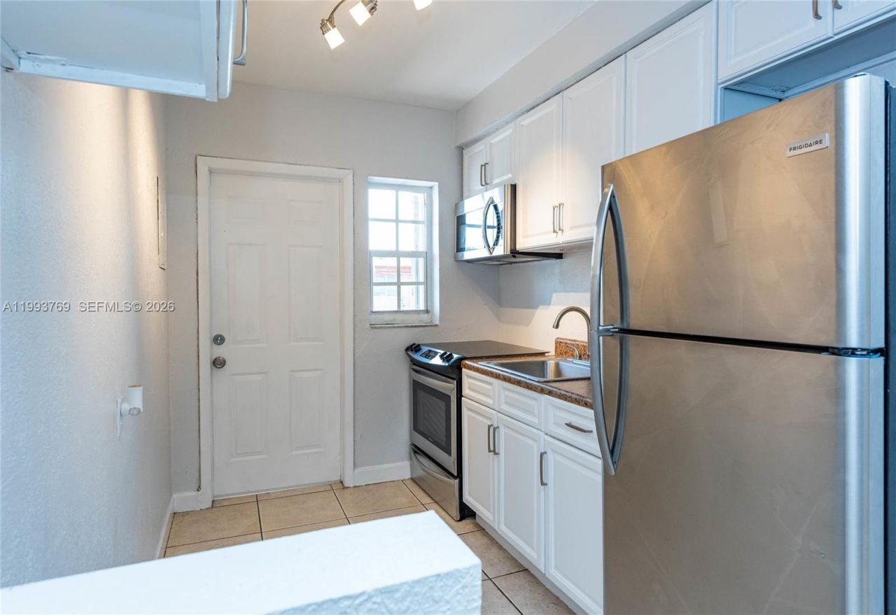 3671 SW 11th St , Unit 9B, Miami, FL 33135 Photo