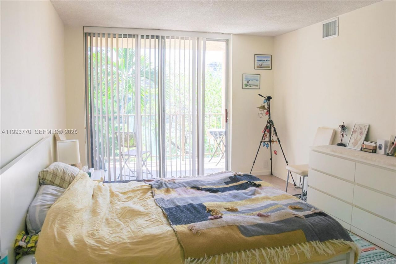 2001 Atlantic Shores Blvd , Unit 312, Hallandale Beach, FL 33009 Photo