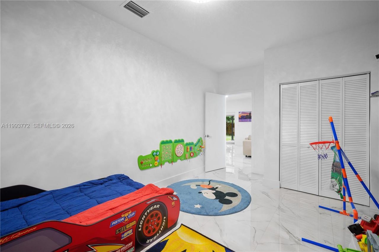 925 NE 4th St , Hallandale Beach, FL 33009 Photo