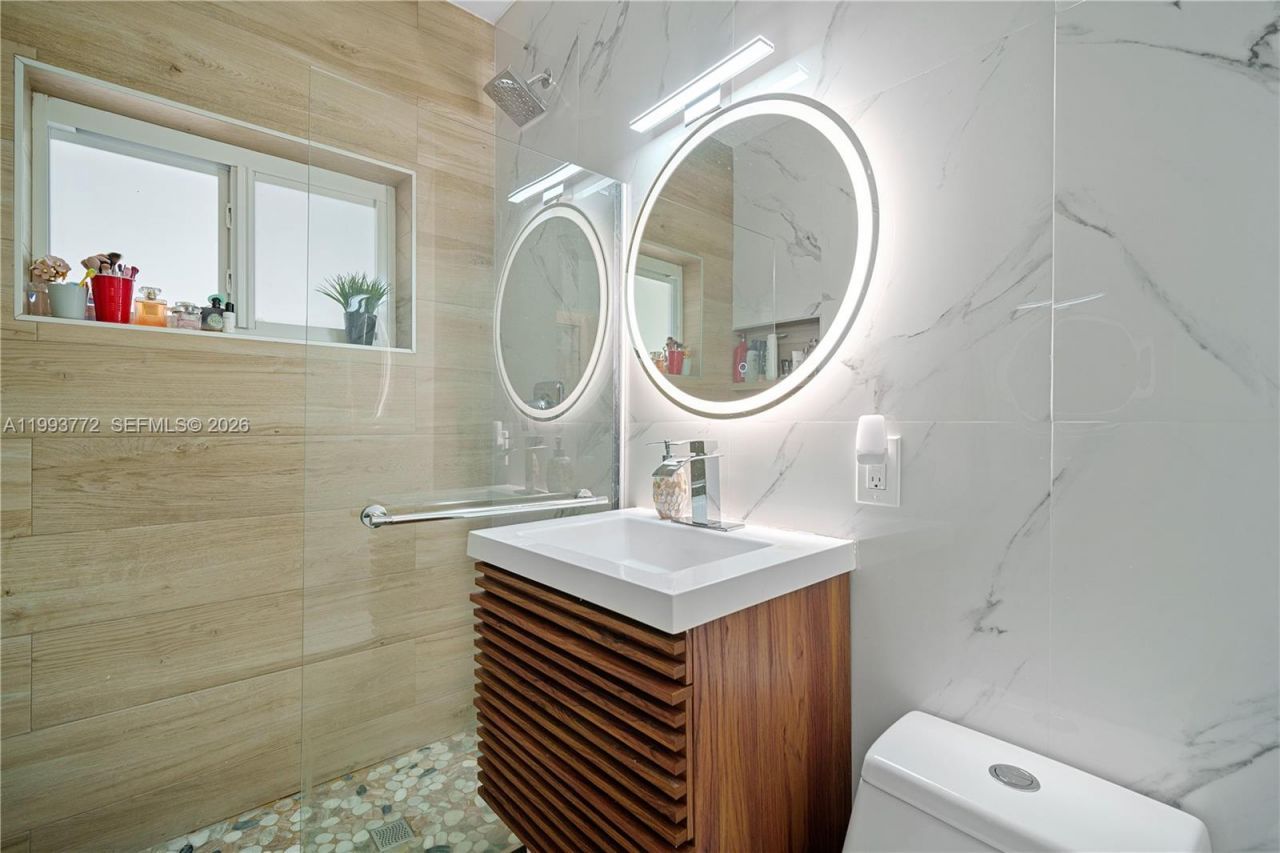 925 NE 4th St , Hallandale Beach, FL 33009 Photo