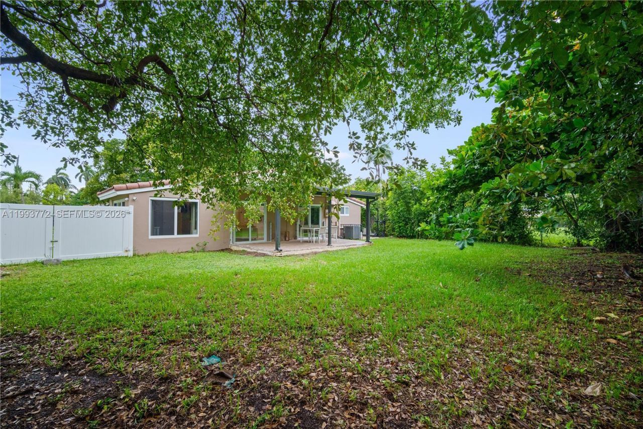 925 NE 4th St , Hallandale Beach, FL 33009 Photo