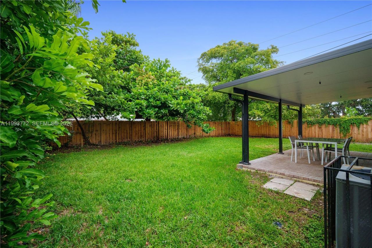 925 NE 4th St , Hallandale Beach, FL 33009 Photo