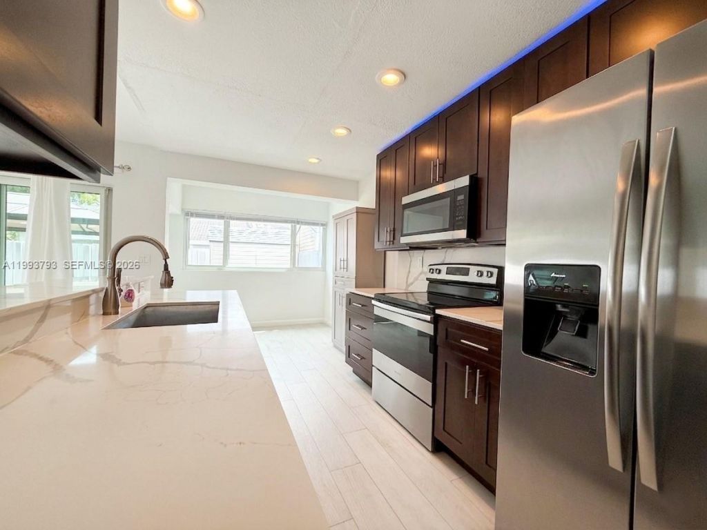 10359 SW 209th Ln , Cutler Bay, FL 33189 Photo