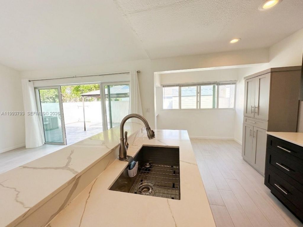 10359 SW 209th Ln , Cutler Bay, FL 33189 Photo