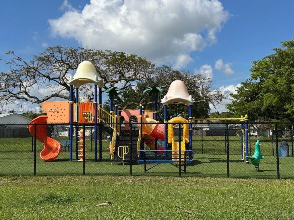 10359 SW 209th Ln , Cutler Bay, FL 33189 Photo