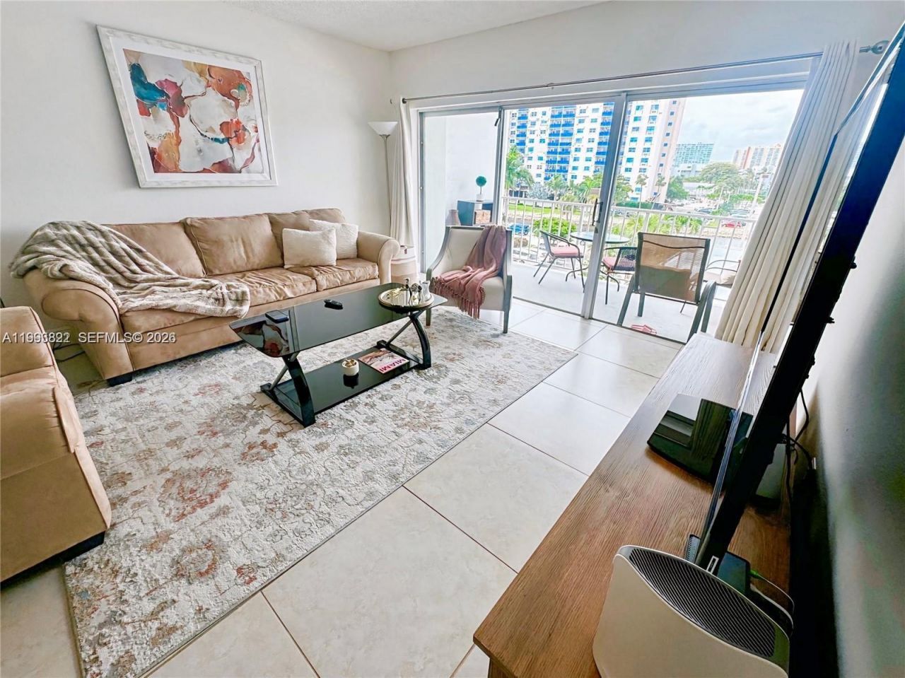 500 Bayview Dr, Unit 325, Sunny Isles Beach, FL 33160 Photo