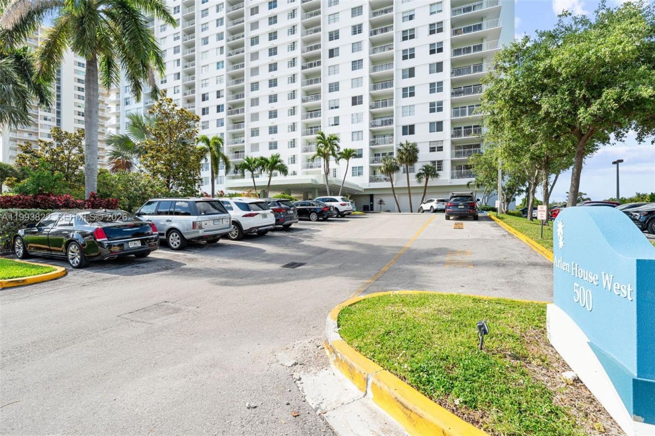 500 Bayview Dr, Unit 325, Sunny Isles Beach, FL 33160 Photo