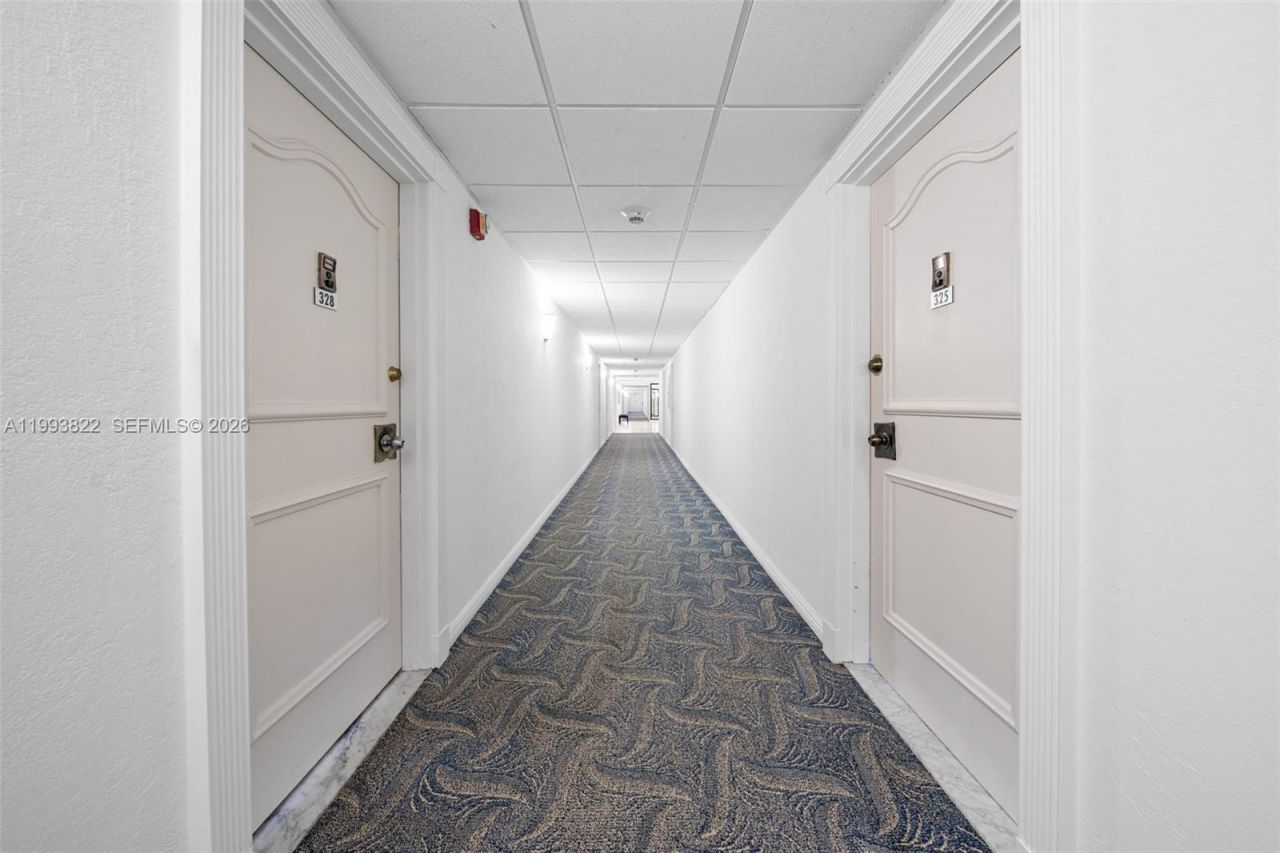 500 Bayview Dr, Unit 325, Sunny Isles Beach, FL 33160 Photo
