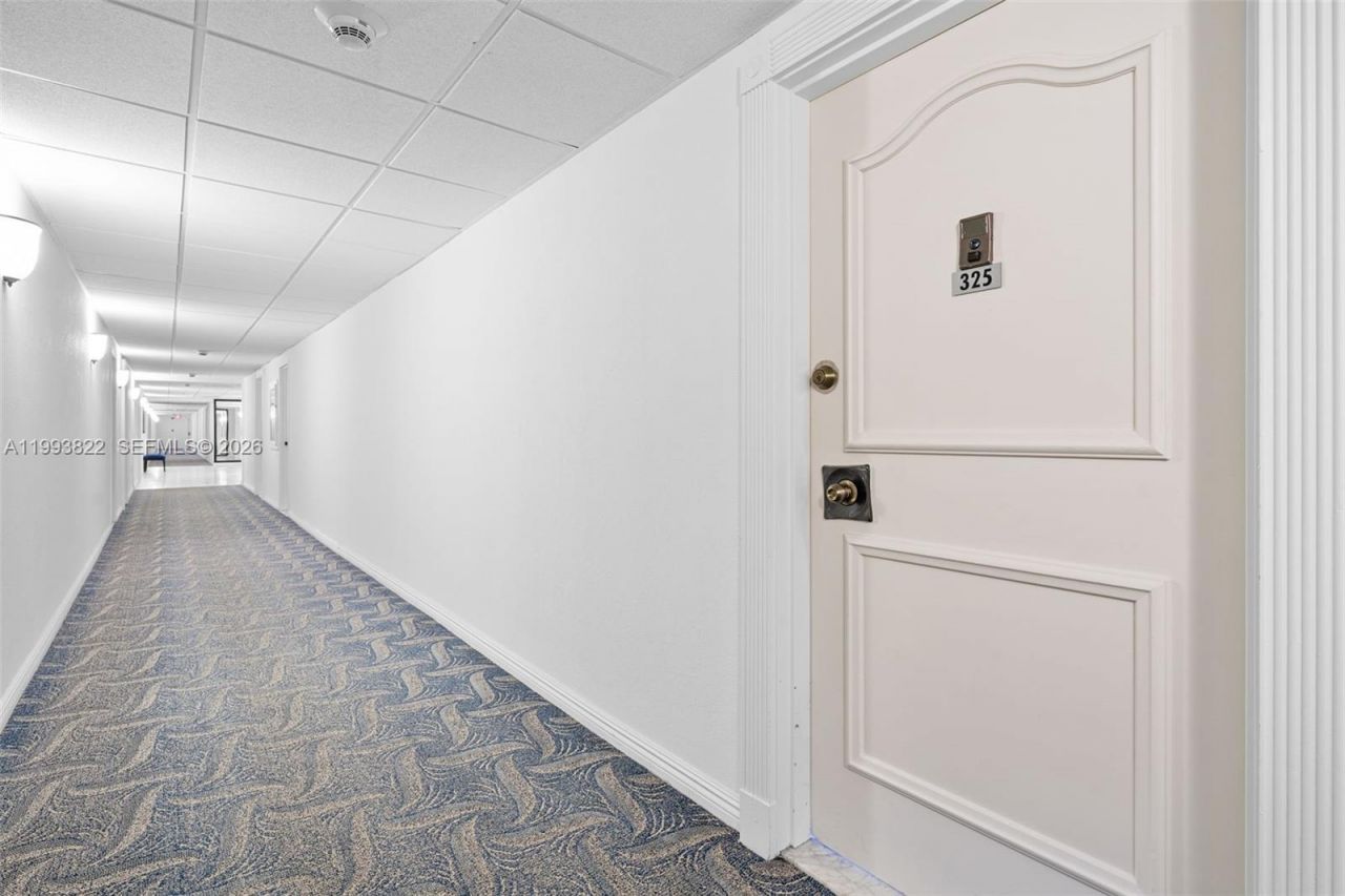 500 Bayview Dr, Unit 325, Sunny Isles Beach, FL 33160 Photo