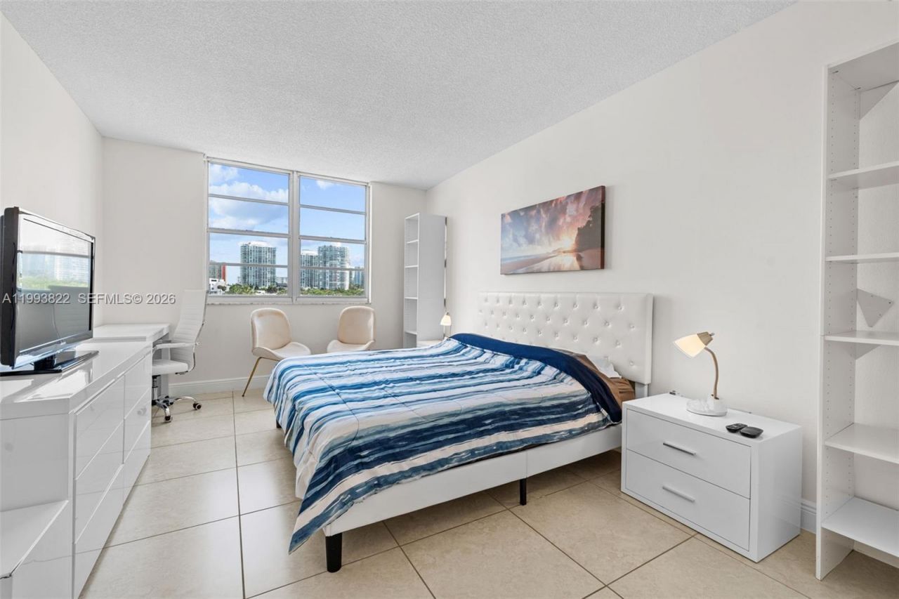 500 Bayview Dr, Unit 325, Sunny Isles Beach, FL 33160 Photo