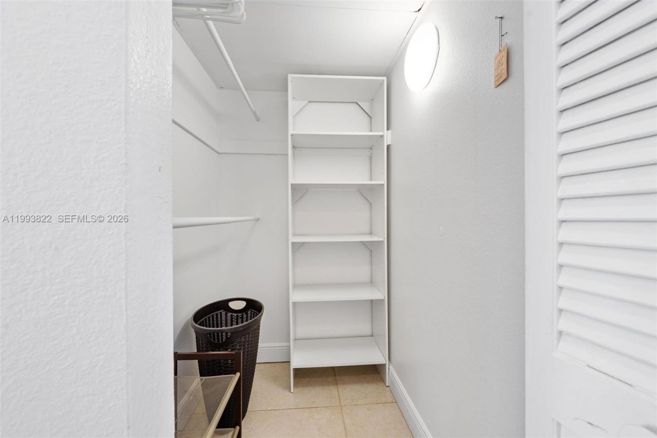 500 Bayview Dr, Unit 325, Sunny Isles Beach, FL 33160 Photo