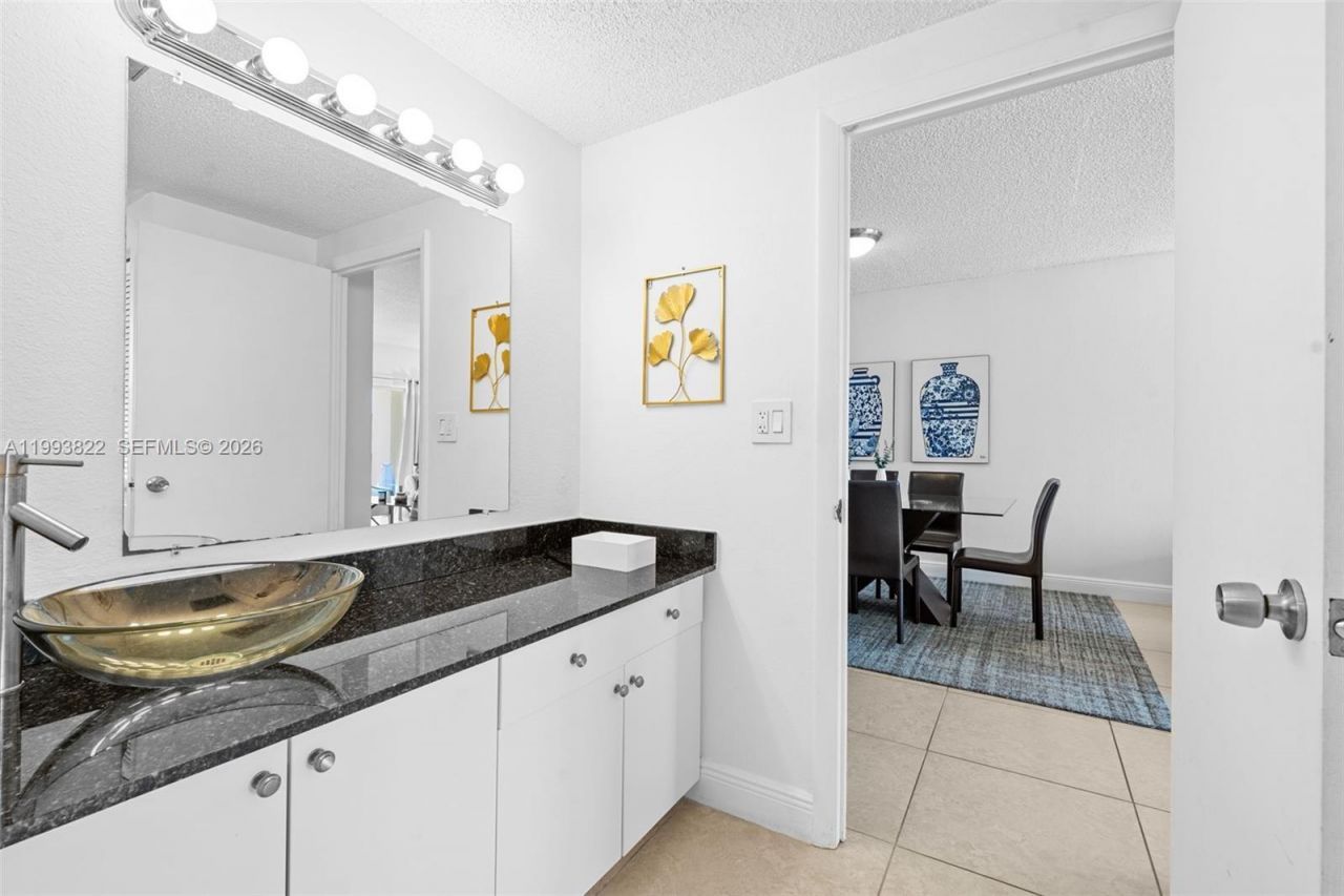 500 Bayview Dr, Unit 325, Sunny Isles Beach, FL 33160 Photo