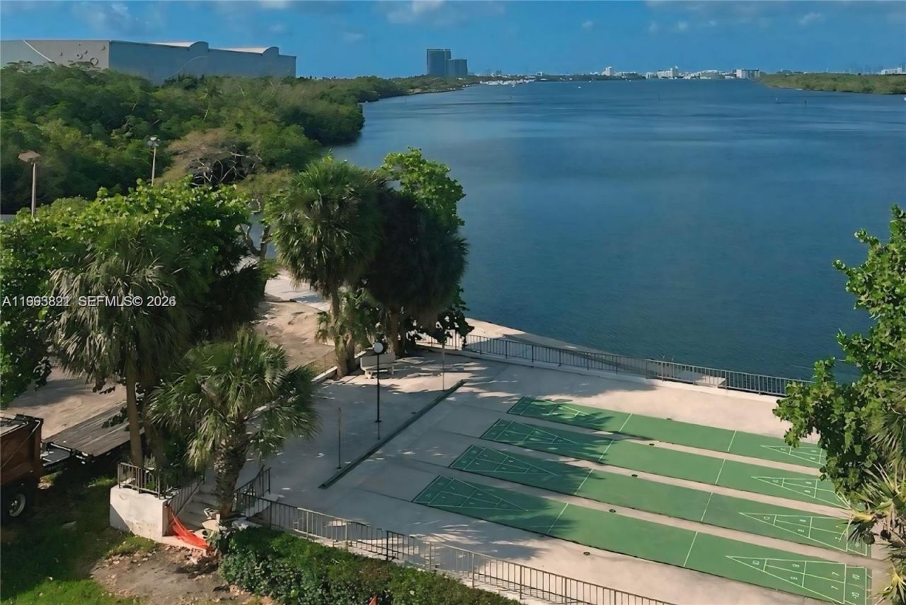 500 Bayview Dr, Unit 325, Sunny Isles Beach, FL 33160 Photo