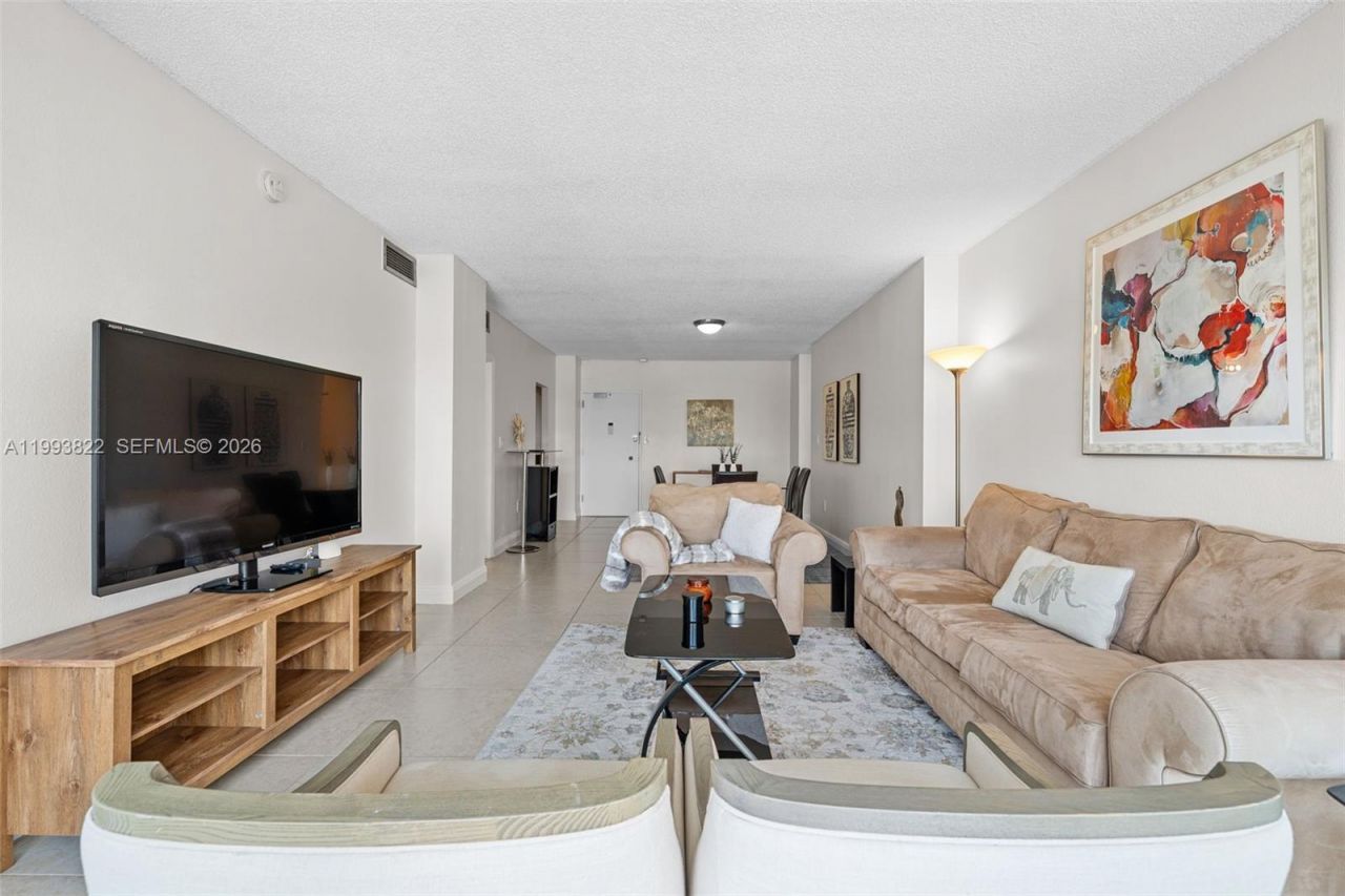 500 Bayview Dr, Unit 325, Sunny Isles Beach, FL 33160 Photo