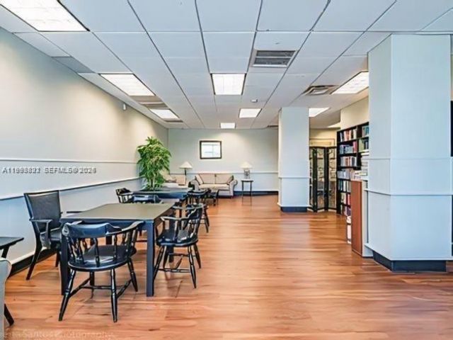 500 Bayview Dr, Unit 325, Sunny Isles Beach, FL 33160 Photo