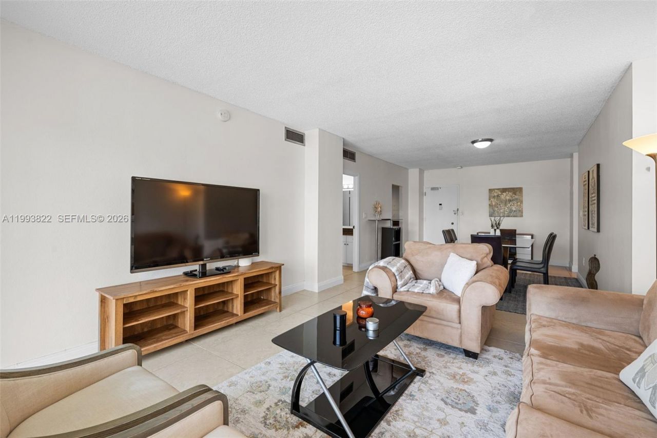500 Bayview Dr, Unit 325, Sunny Isles Beach, FL 33160 Photo