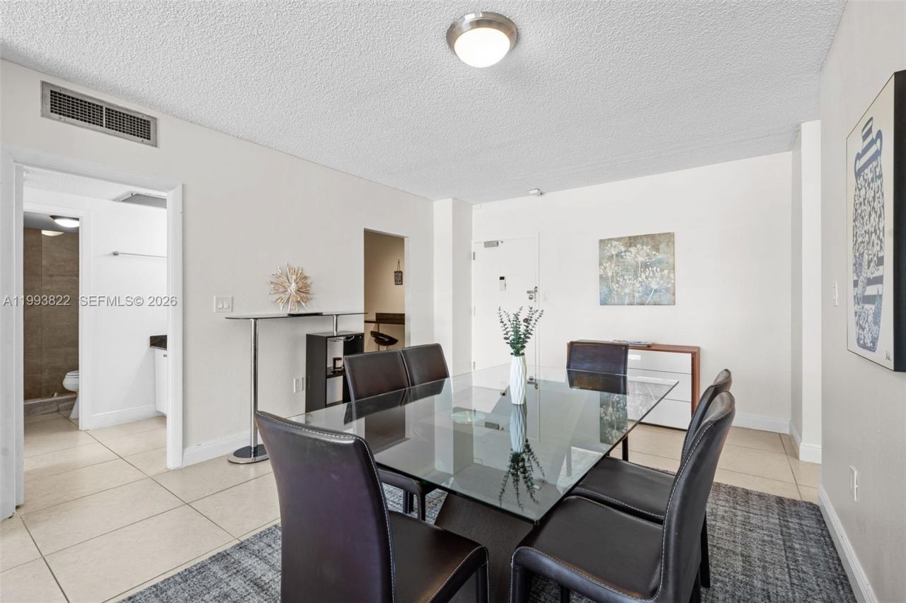 500 Bayview Dr, Unit 325, Sunny Isles Beach, FL 33160 Photo